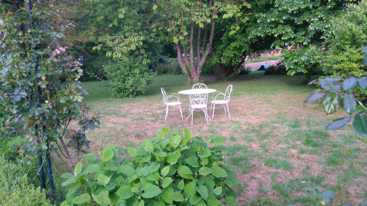 Hotel Le Jardin Des Ecureuils Demuin Exterior foto